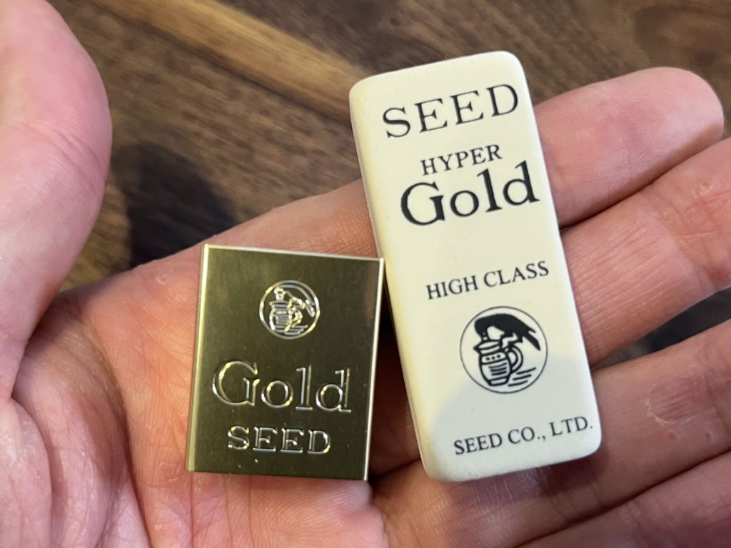 SEEDHYPERGoldのスリーブをとった状態