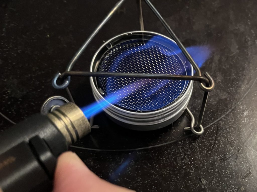 マイクロトーチコンパクトの炎は青くキレイなバーナー形状